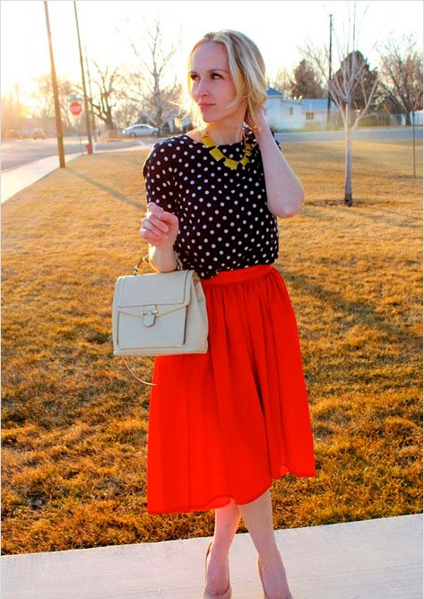 С чем надевать вещи в горох?